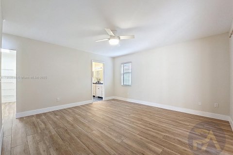 Villa ou maison à louer à Davie, Floride: 4 chambres, 208.19 m2 № 1967026 - photo 12