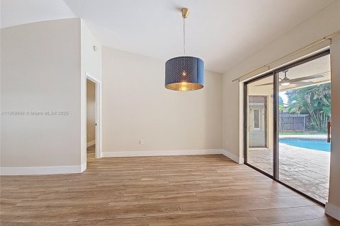 Villa ou maison à louer à Davie, Floride: 4 chambres, 208.19 m2 № 1967026 - photo 10