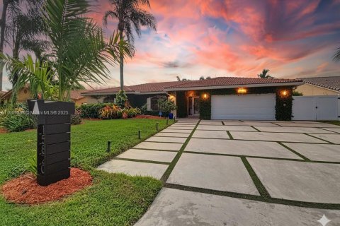 Villa ou maison à louer à Davie, Floride: 4 chambres, 208.19 m2 № 1967026 - photo 1