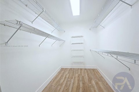 Villa ou maison à louer à Davie, Floride: 4 chambres, 208.19 m2 № 1967026 - photo 21