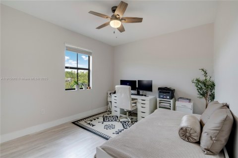 Купить виллу или дом в Хомстед, Флорида 5 спален, 240.15м2, № 1971468 - фото 19