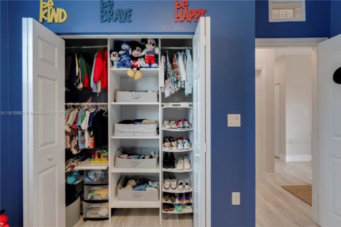 Купить виллу или дом в Хомстед, Флорида 5 спален, 240.15м2, № 1971468 - фото 23