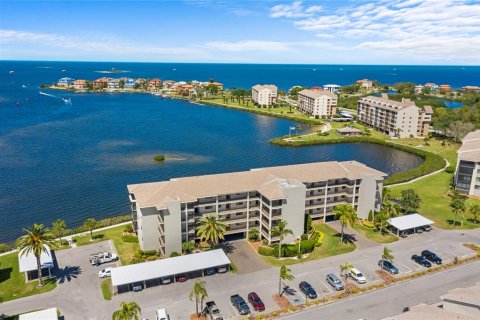 Condo in Port Richey, Florida, 2 bedrooms  № 2112699