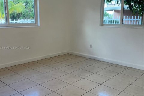 Villa ou maison à louer à Miami, Floride: 3 chambres, 131.46 m2 № 1986057 - photo 10