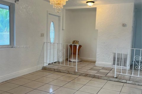 Villa ou maison à louer à Miami, Floride: 3 chambres, 131.46 m2 № 1986057 - photo 7