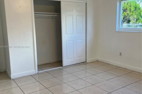 Villa ou maison à louer à Miami, Floride: 3 chambres, 131.46 m2 № 1986057 - photo 6