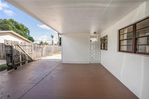Casa en venta en West Palm Beach, Florida, 3 dormitorios, 113.34 m2 № 2421584 - foto 6