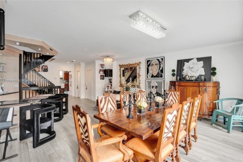 Townhouse in Aventura, Florida 4 bedrooms, 245.82 sq.m. № 2154770 - photo 25