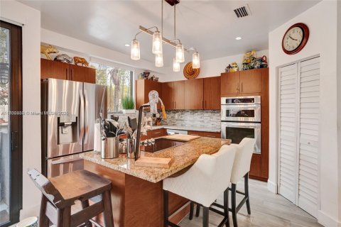 Townhouse in Aventura, Florida 4 bedrooms, 245.82 sq.m. № 2154770 - photo 21