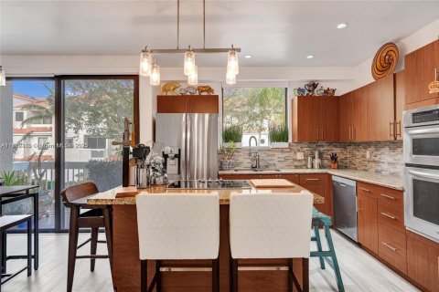 Townhouse in Aventura, Florida 4 bedrooms, 245.82 sq.m. № 2154770 - photo 3
