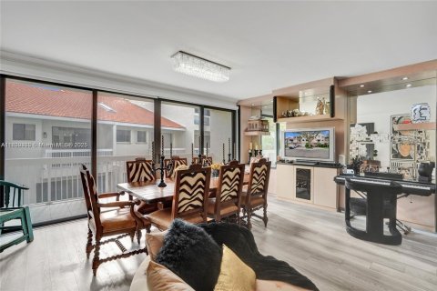 Townhouse in Aventura, Florida 4 bedrooms, 245.82 sq.m. № 2154770 - photo 23