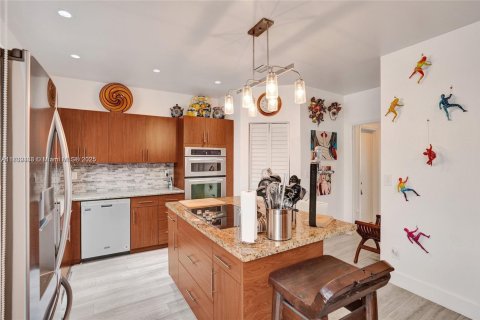 Townhouse in Aventura, Florida 4 bedrooms, 245.82 sq.m. № 2154770 - photo 4