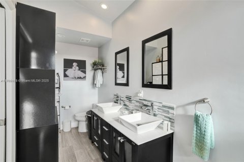 Townhouse in Aventura, Florida 4 bedrooms, 245.82 sq.m. № 2154770 - photo 15