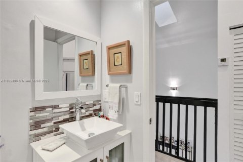 Townhouse in Aventura, Florida 4 bedrooms, 245.82 sq.m. № 2154770 - photo 8
