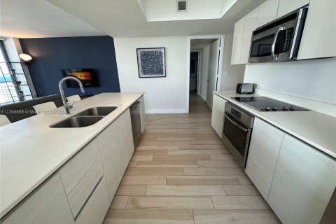 Condo in Hallandale Beach, Florida, 3 bedrooms  № 2044505 - photo 12