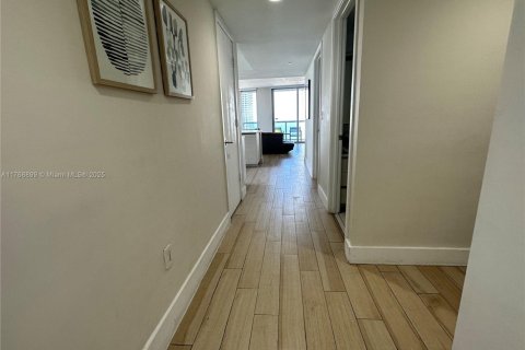 Condo in Hallandale Beach, Florida, 3 bedrooms  № 2044505 - photo 9