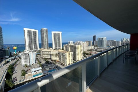 Condo in Hallandale Beach, Florida, 3 bedrooms  № 2044505 - photo 2