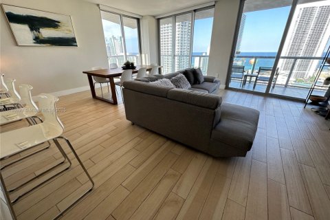 Condo in Hallandale Beach, Florida, 3 bedrooms  № 2044505 - photo 10