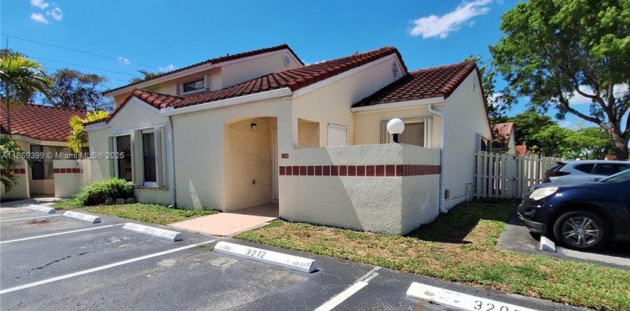 House in Homestead, Florida 2 bedrooms, 88.35 sq.m. № 1926489