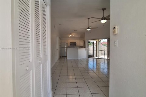 House in Homestead, Florida 2 bedrooms, 88.35 sq.m. № 1926489 - photo 3