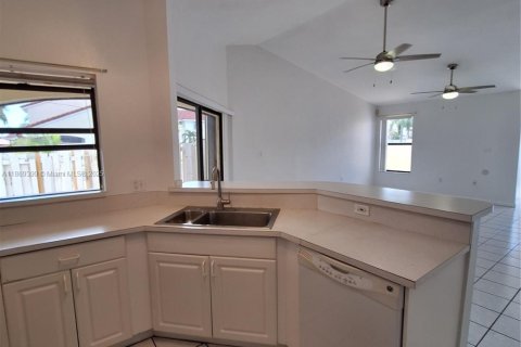 House in Homestead, Florida 2 bedrooms, 88.35 sq.m. № 1926489 - photo 10