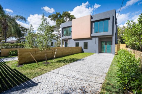 Immobilier commercial à vendre à Miami, Floride: 455.22 m2 № 2025240 - photo 2