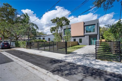 Immobilier commercial à vendre à Miami, Floride: 455.22 m2 № 2025240 - photo 4