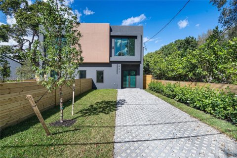 Immobilier commercial à vendre à Miami, Floride: 455.22 m2 № 2025240 - photo 3