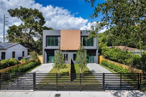 Immobilier commercial à Miami, Floride 455.22 m2 № 2025240