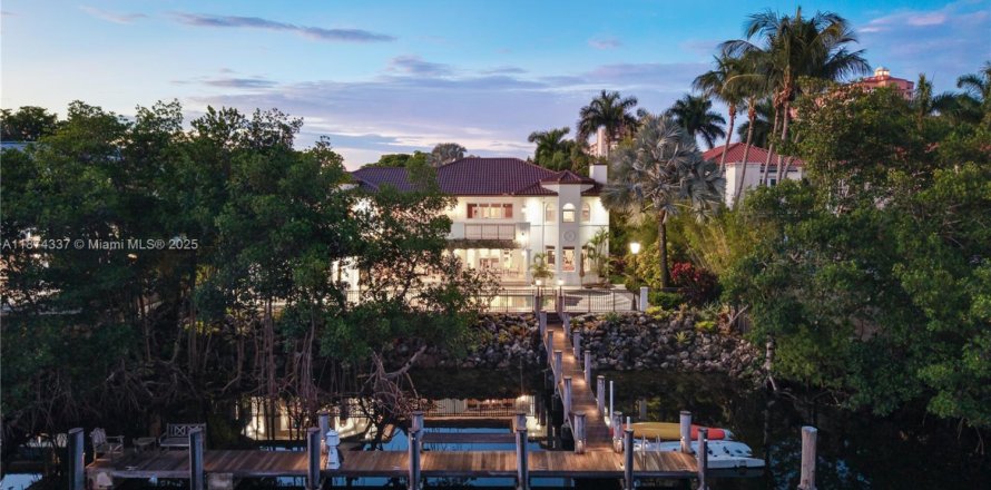 Casa en Coral Gables, Florida 6 dormitorios, 601.54 m2 № 1943574