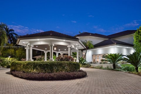 Casa en venta en Coral Gables, Florida, 6 dormitorios, 601.54 m2 № 1943574 - foto 3