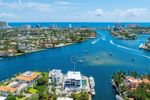 House in Fort Lauderdale, Florida 6 bedrooms № 787242 - photo 1