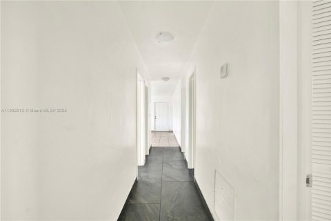 Immobilier commercial à vendre à Miami, Floride: 314.01 m2 № 1957270 - photo 14