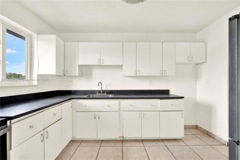 Immobilier commercial à vendre à Miami, Floride: 314.01 m2 № 1957270 - photo 12