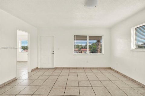 Immobilier commercial à vendre à Miami, Floride: 314.01 m2 № 1957270 - photo 6