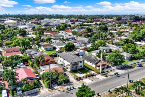 Immobilier commercial à vendre à Miami, Floride: 314.01 m2 № 1957270 - photo 2