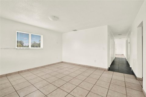 Immobilier commercial à vendre à Miami, Floride: 314.01 m2 № 1957270 - photo 9