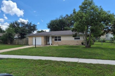 Casa en Deltona, Florida 2 dormitorios, 119.57 m2 № 2380440