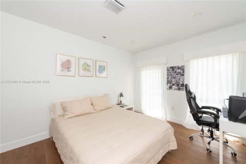 House in Pinecrest, Florida 6 bedrooms, 659.42 sq.m. № 1935789 - photo 24