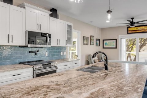 House in New Smyrna Beach, Florida 3 bedrooms, 111.48 sq.m. № 2393657 - photo 30