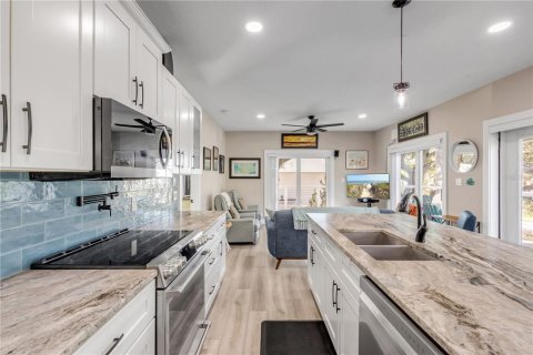 House in New Smyrna Beach, Florida 3 bedrooms, 111.48 sq.m. № 2393657 - photo 21