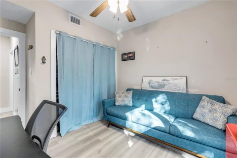 House in New Smyrna Beach, Florida 3 bedrooms, 111.48 sq.m. № 2393657 - photo 13
