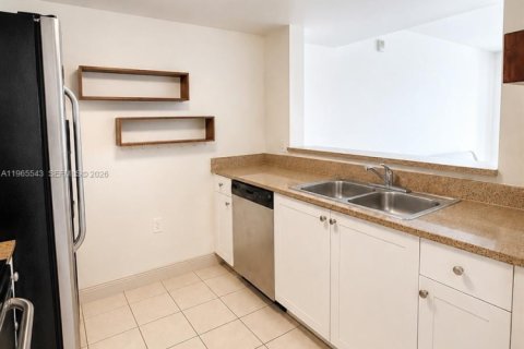 Copropriété à louer à Miami, Floride: 1 chambre, 68.38 m2 № 2337908 - photo 3