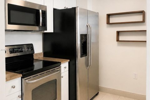 Copropriété à louer à Miami, Floride: 1 chambre, 68.38 m2 № 2337908 - photo 5