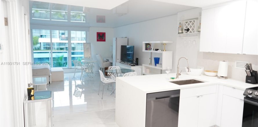 Студия в Майами-Бич, Флорида № 1990198