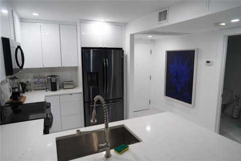 Снять в аренду квартиру в Майами-Бич, Флорида 55.74м2, № 1990198 - фото 5