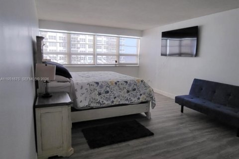 Condominio en alquiler en Fort Lauderdale, Florida, 2 dormitorios, 151.62 m2 № 2010363 - foto 14