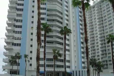 Condominio en Fort Lauderdale, Florida, 2 dormitorios  № 2010363