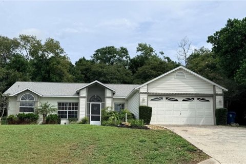 Villa ou maison à Spring Hill, Floride 3 chambres, 142.42 m2 № 2420352