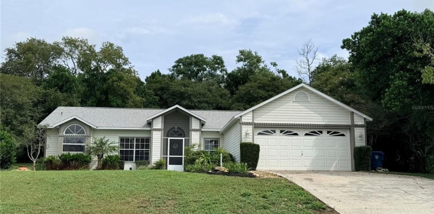 Villa ou maison à Spring Hill, Floride 3 chambres, 142.42 m2 № 2420352